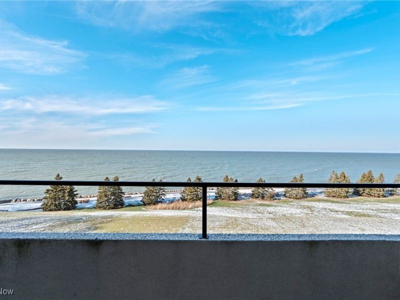 2 Bratenahl Place, Unit 3F, Bratenahl, OH 44108 Photo 13