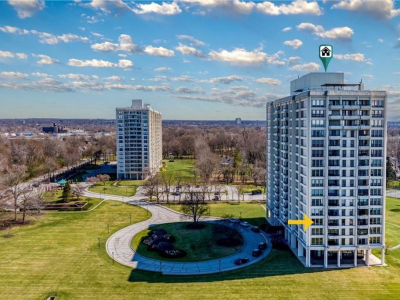 2 Bratenahl Place, Unit 3F, Bratenahl, OH 44108 Photo 2