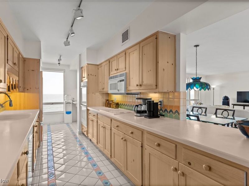 2 Bratenahl Place, Unit 3F, Bratenahl, OH 44108 Photo 21