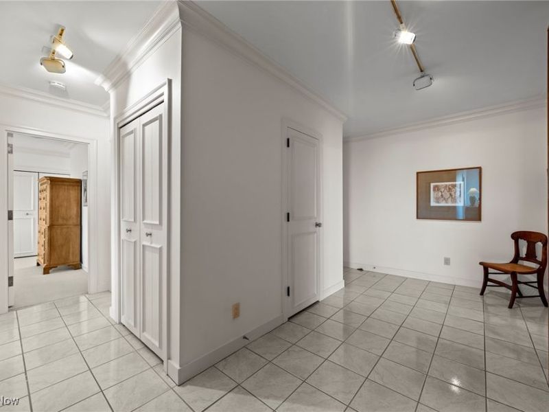 2 Bratenahl Place, Unit 3F, Bratenahl, OH 44108 Photo 35