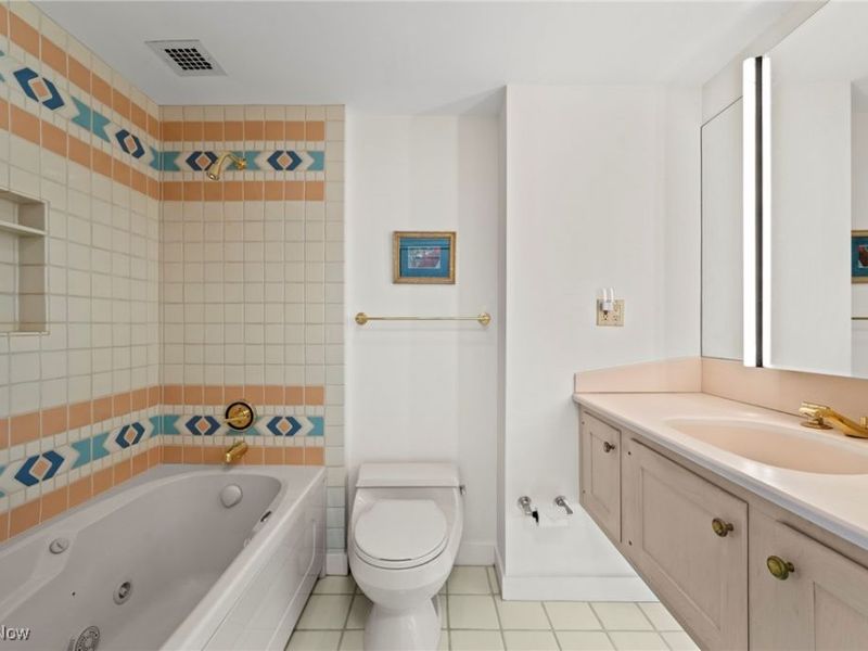 2 Bratenahl Place, Unit 3F, Bratenahl, OH 44108 Photo 40