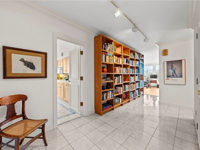 2 Bratenahl Place, Unit 3F, Bratenahl, OH 44108 Photo 6