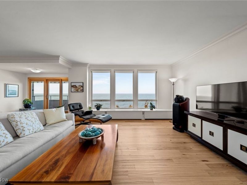 2 Bratenahl Place, Unit 3F, Bratenahl, OH 44108 Photo 8