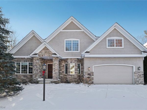 2 Creek Ridge, Rocky River, OH 44116