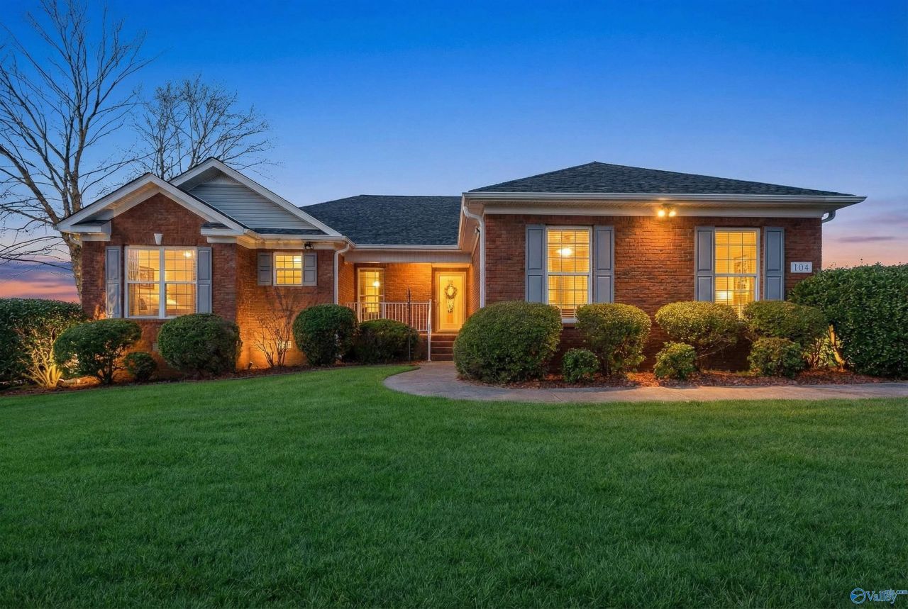 104 Hickory Glen Circle, Huntsville, AL 35811 Main Photo