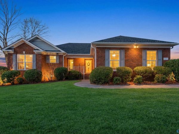104 Hickory Glen Circle, Huntsville, AL 35811