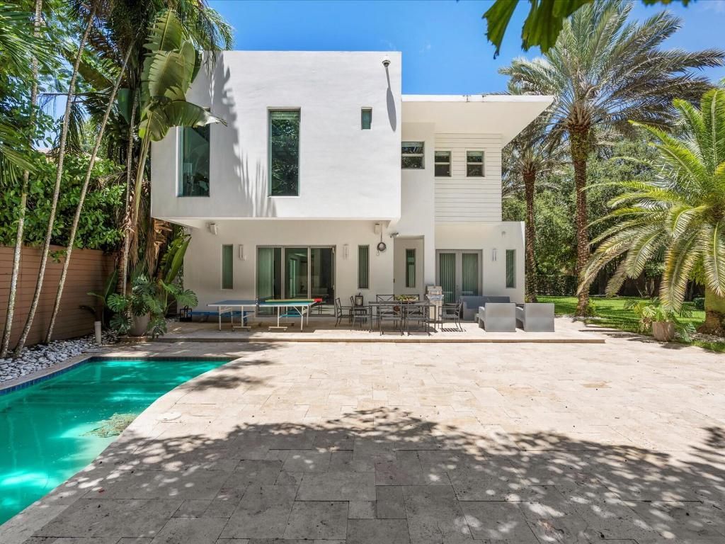 3917 S Le Jeune Road, Miami, FL 33146 Photo