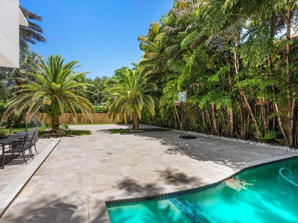 3917 S Le Jeune Road, Miami, FL 33146 Photo