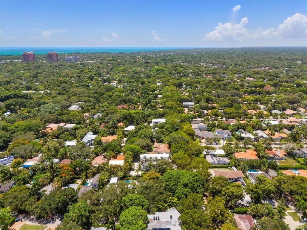 3917 S Le Jeune Road, Miami, FL 33146 Photo