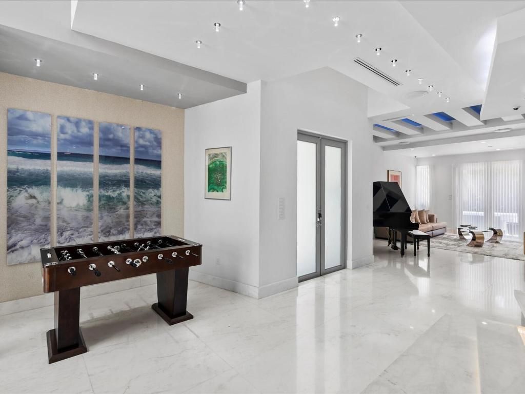 3917 S Le Jeune Road, Miami, FL 33146 Photo