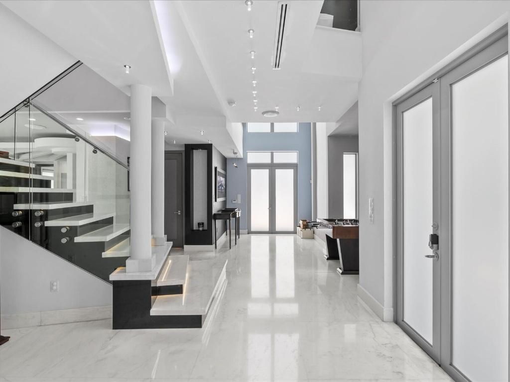 3917 S Le Jeune Road, Miami, FL 33146 Photo