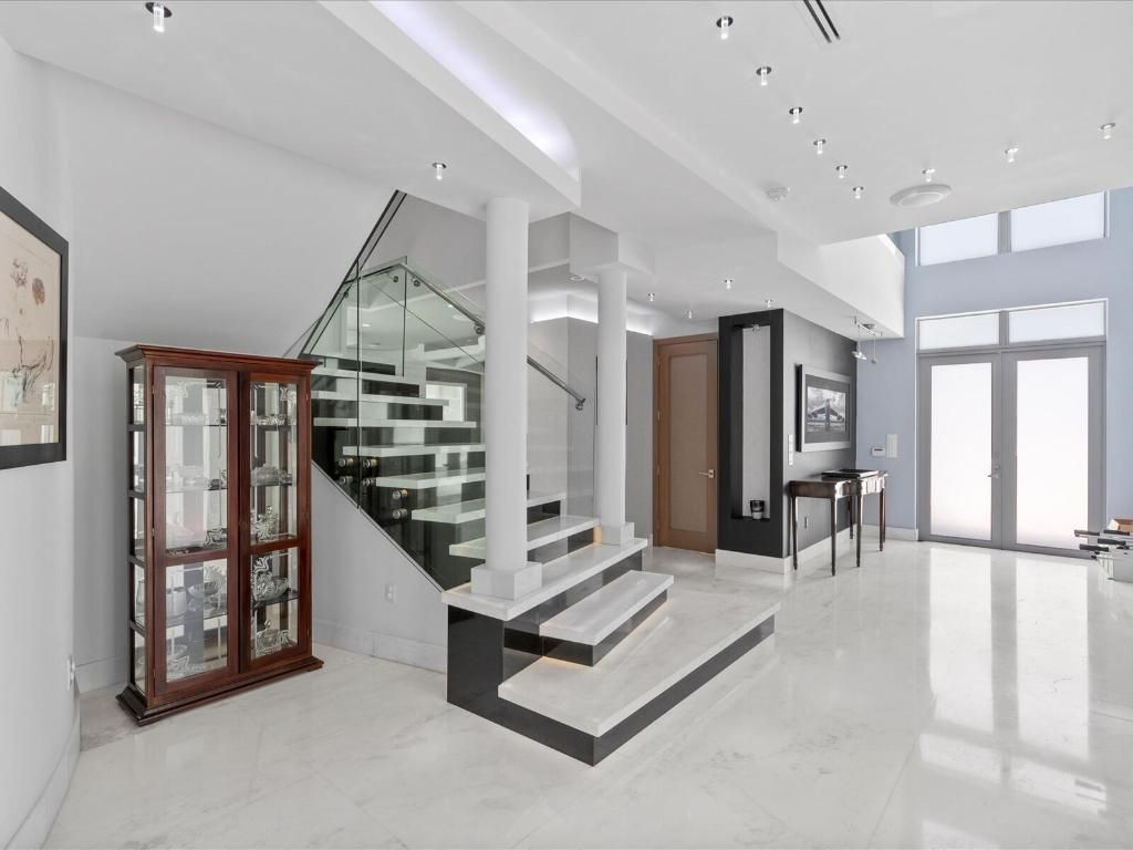 3917 S Le Jeune Road, Miami, FL 33146 Photo