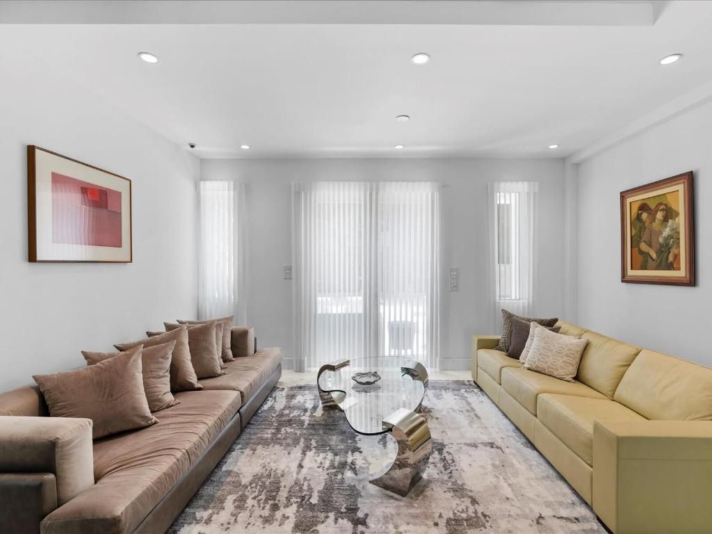 3917 S Le Jeune Road, Miami, FL 33146 Photo