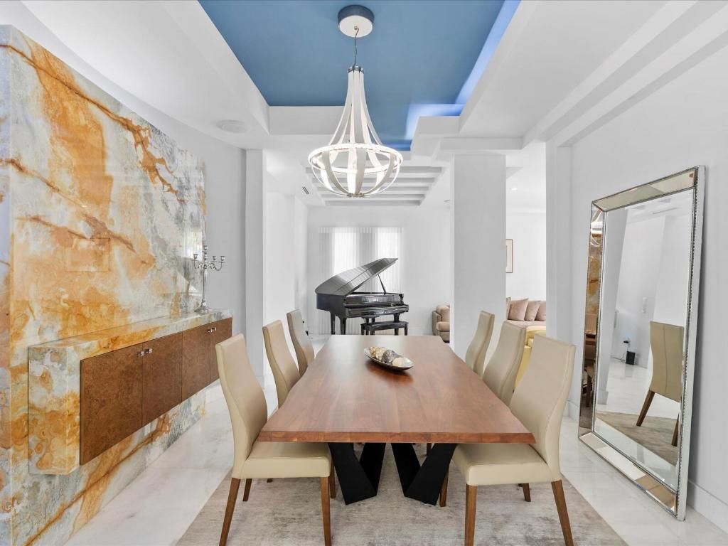 3917 S Le Jeune Road, Miami, FL 33146 Photo