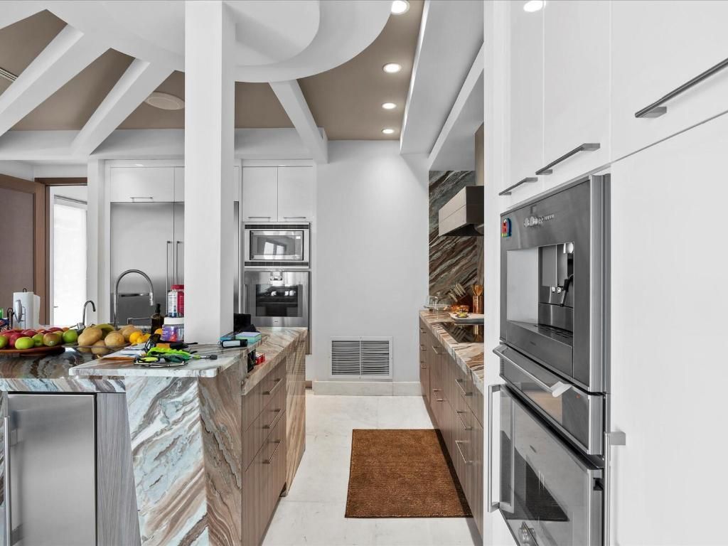 3917 S Le Jeune Road, Miami, FL 33146 Photo