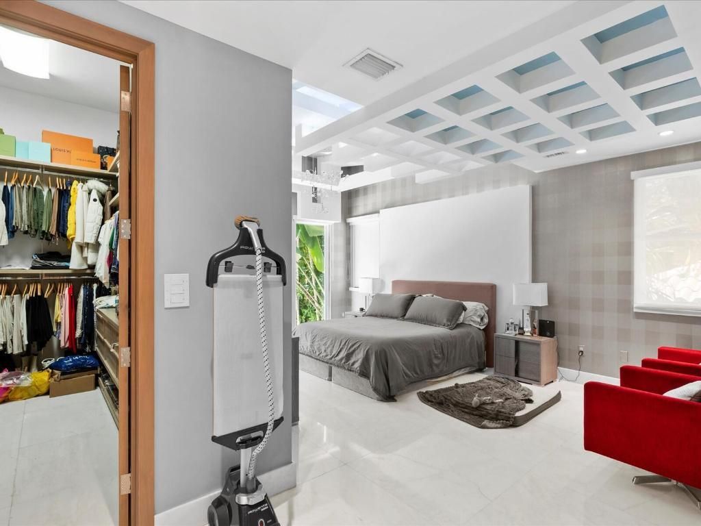 3917 S Le Jeune Road, Miami, FL 33146 Photo