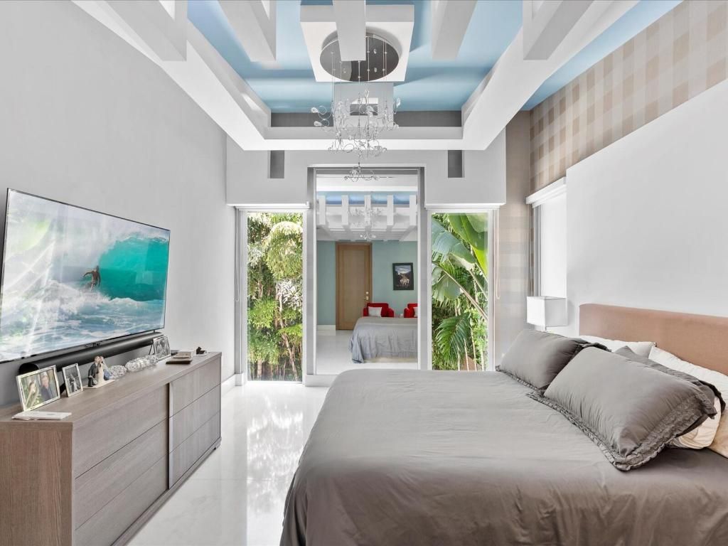 3917 S Le Jeune Road, Miami, FL 33146 Photo