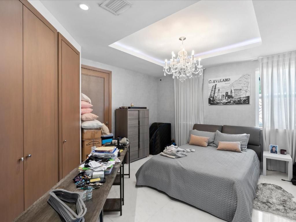 3917 S Le Jeune Road, Miami, FL 33146 Photo