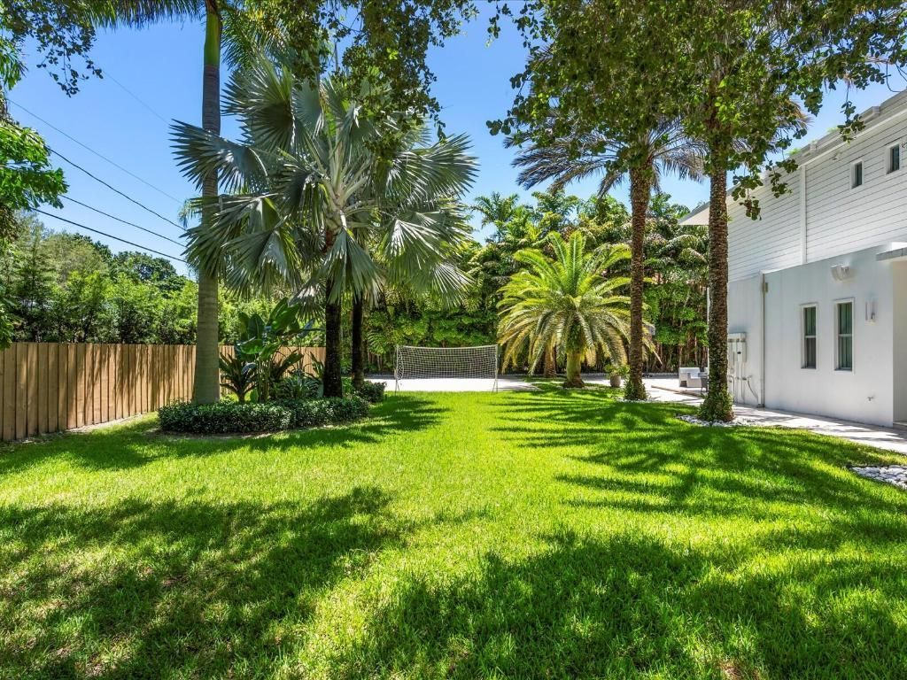 3917 S Le Jeune Road, Miami, FL 33146 Photo