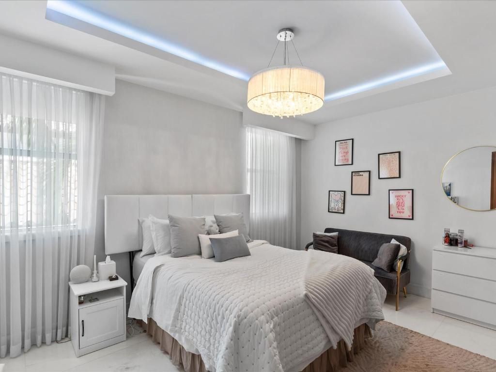 3917 S Le Jeune Road, Miami, FL 33146 Photo