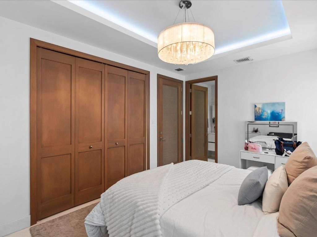 3917 S Le Jeune Road, Miami, FL 33146 Photo