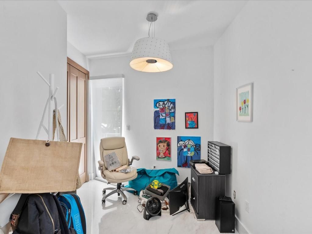 3917 S Le Jeune Road, Miami, FL 33146 Photo