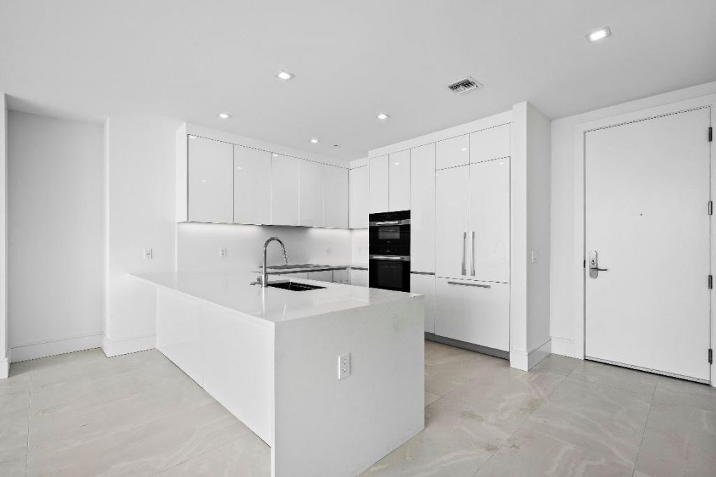 220 Lake Shore Drive, Unit 1607, Lake Park, FL 33403 Photo