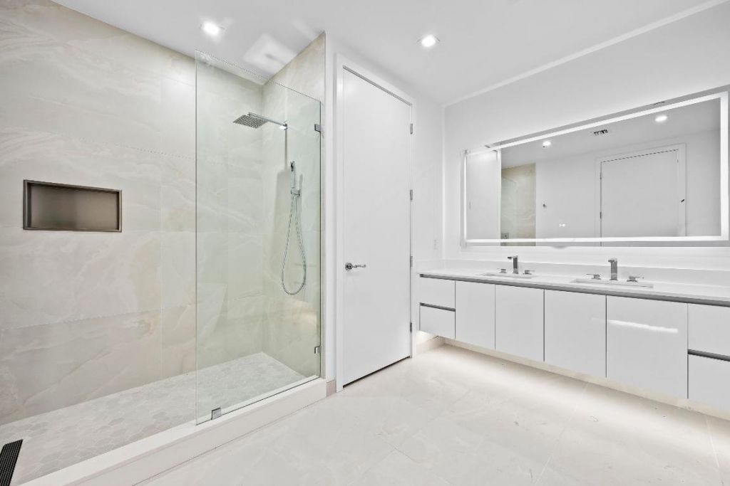 220 Lake Shore Drive, Unit 1607, Lake Park, FL 33403 Photo