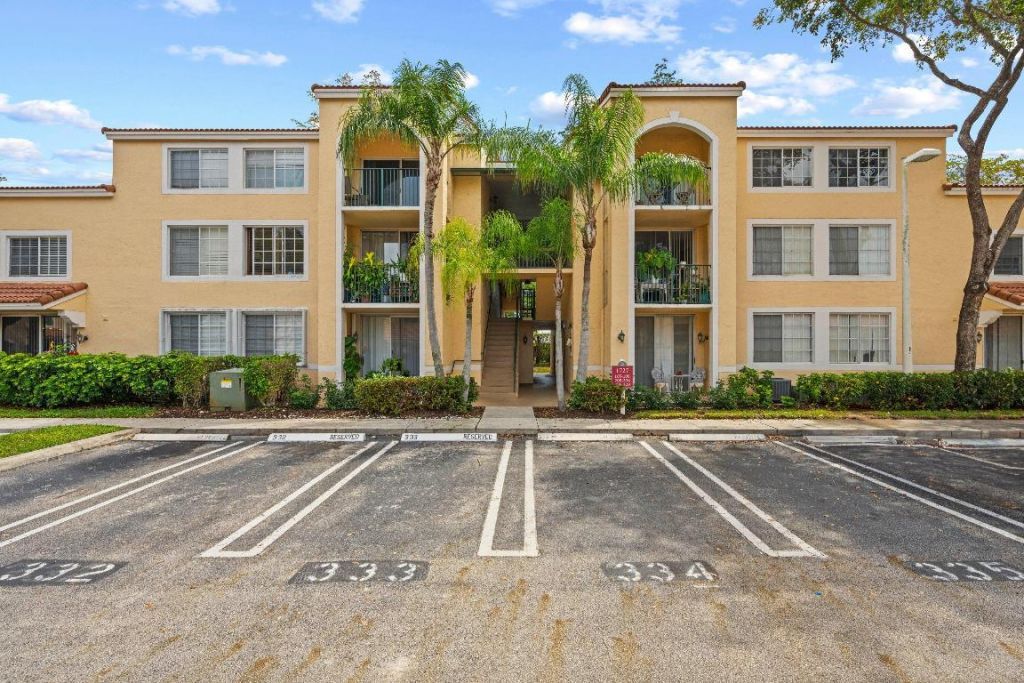 1727 Villages Boulevard, Unit 306, West Palm Beach, FL 33409 Photo
