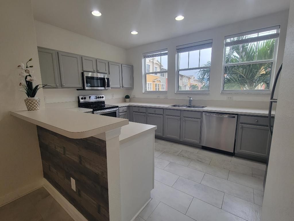 750 Millbrae Court, Unit 5, West Palm Beach, FL 33401 Photo