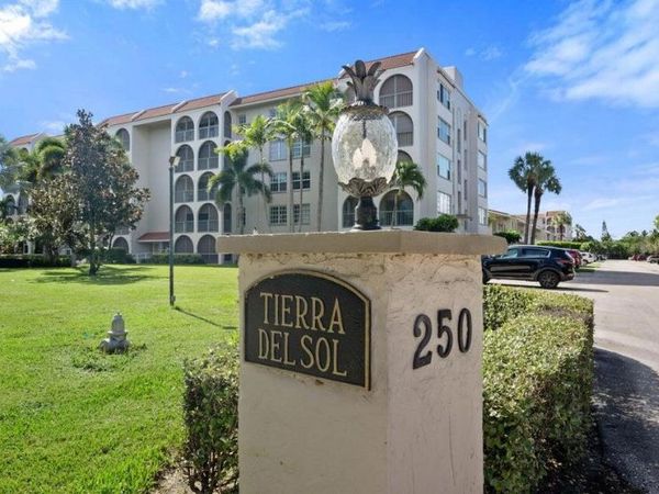 250 NE 20th Street, Unit 1010, Boca Raton, FL 33431