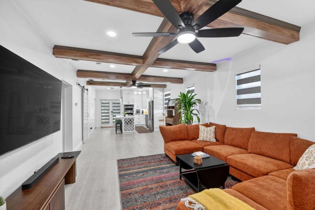 1511 S Palmway, Lake Worth Beach, FL 33460 Photo