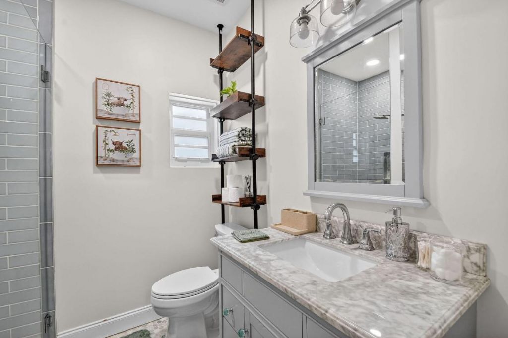 1511 S Palmway, Lake Worth Beach, FL 33460 Photo