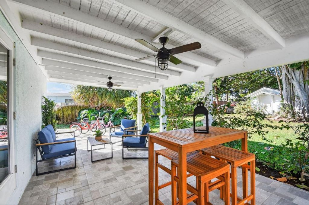 1511 S Palmway, Lake Worth Beach, FL 33460 Photo