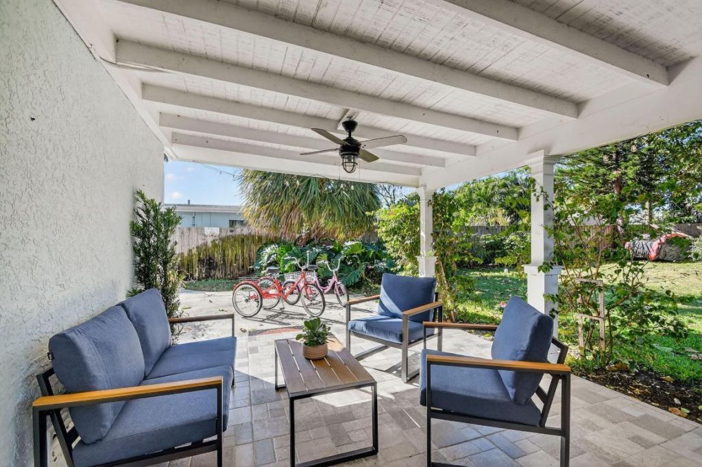 1511 S Palmway, Lake Worth Beach, FL 33460 Photo