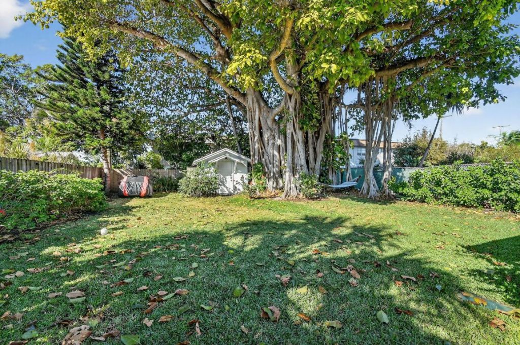 1511 S Palmway, Lake Worth Beach, FL 33460 Photo