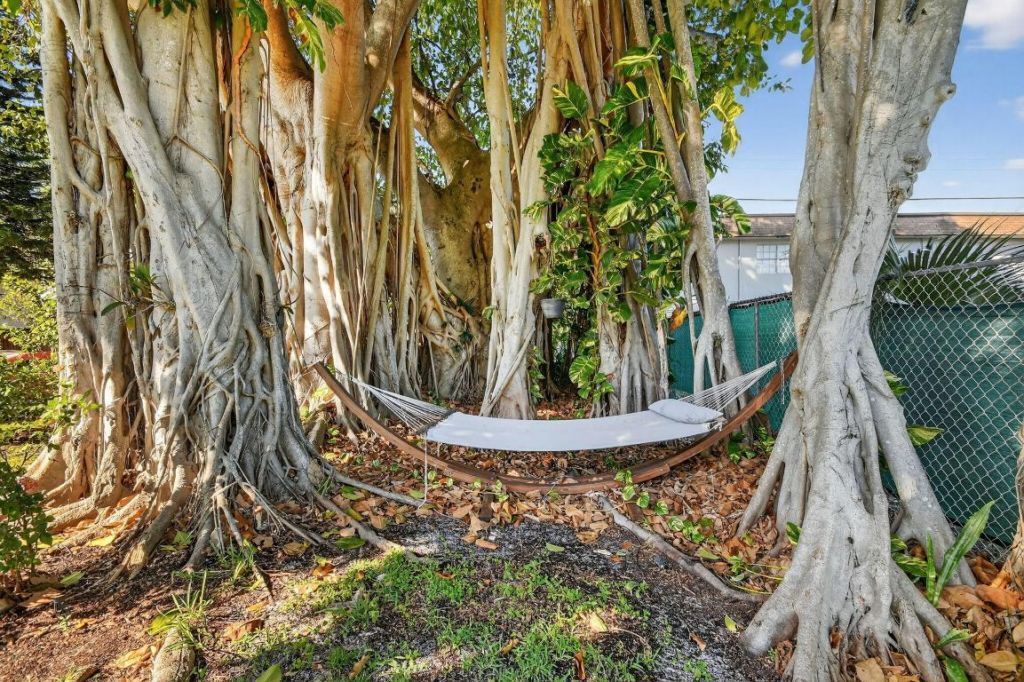 1511 S Palmway, Lake Worth Beach, FL 33460 Photo