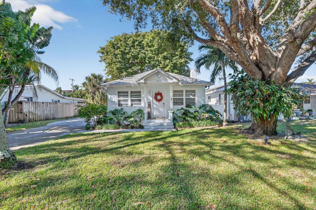 1511 S Palmway, Lake Worth Beach, FL 33460 Photo