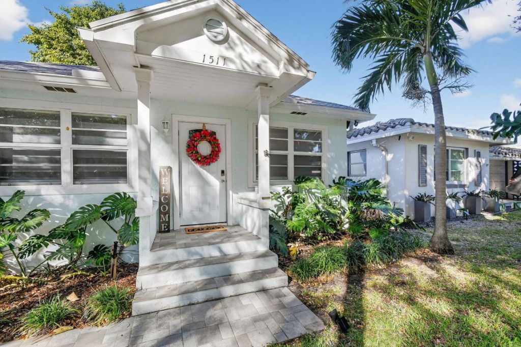 1511 S Palmway, Lake Worth Beach, FL 33460 Photo