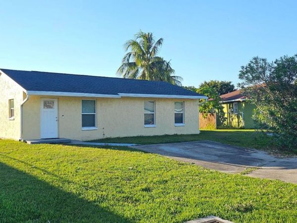 323 Seminole Court, Pahokee, FL 33476