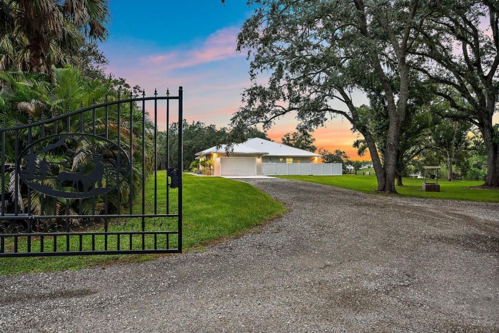 12955 SW Kanner Highway, Indiantown, FL 34956 Photo