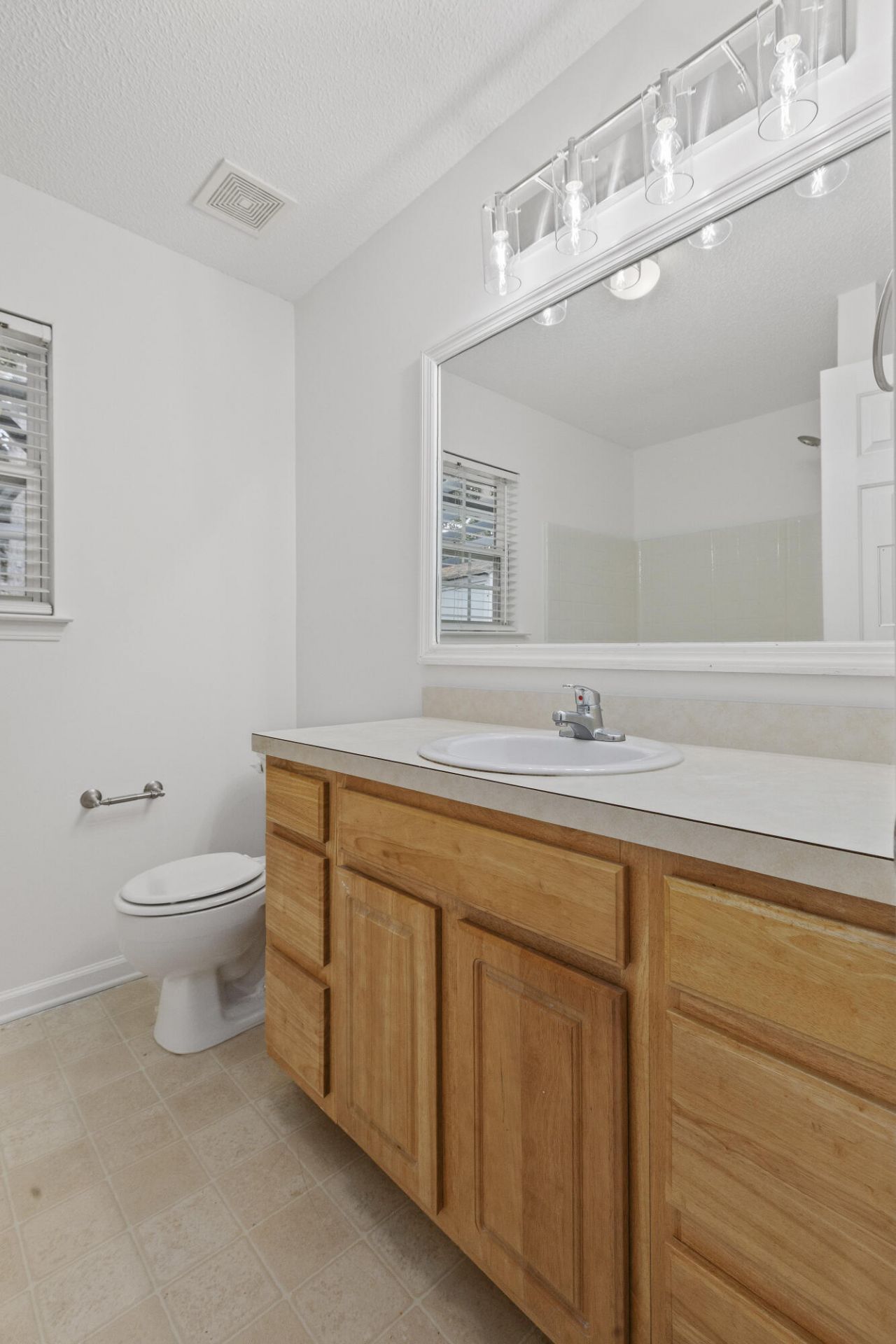 211 Bainsbury Lane Photo 11