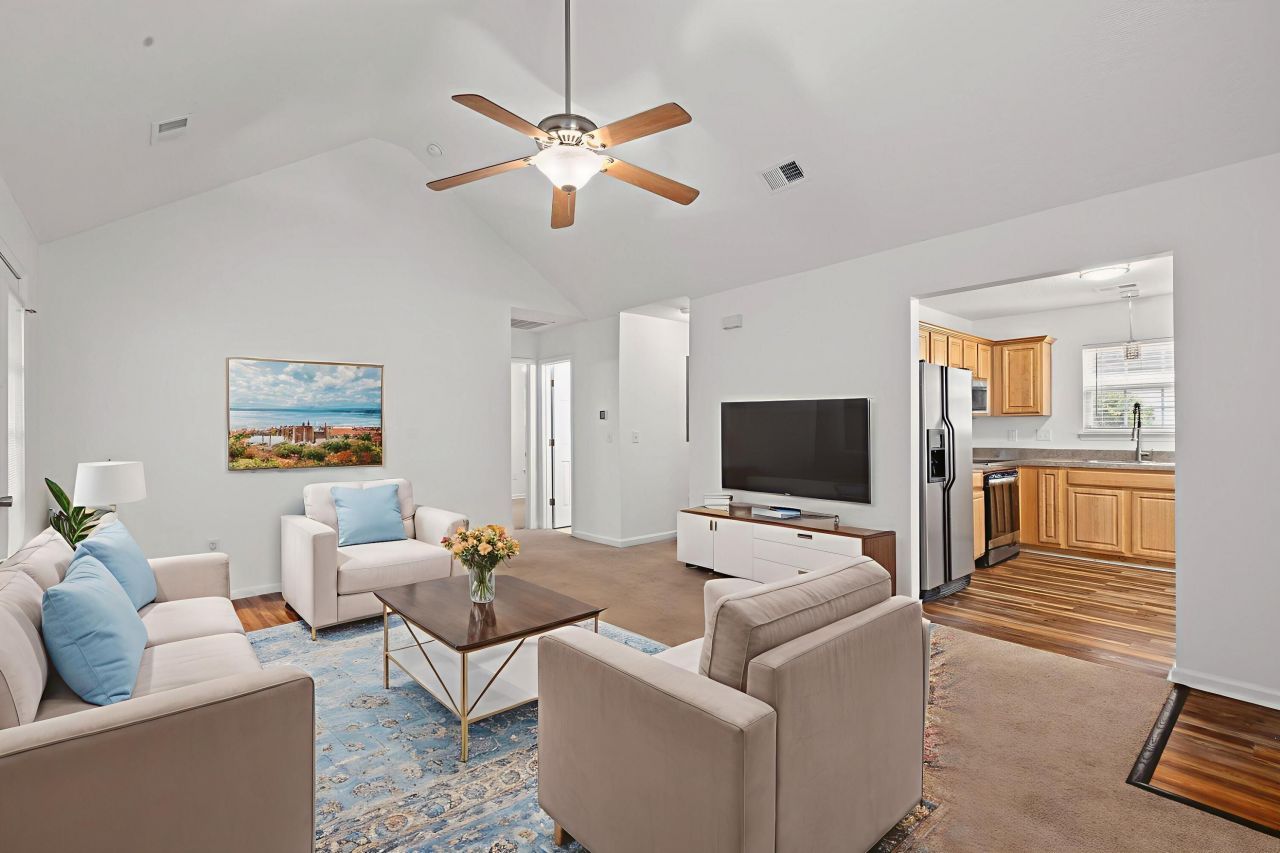 211 Bainsbury Lane Photo 2