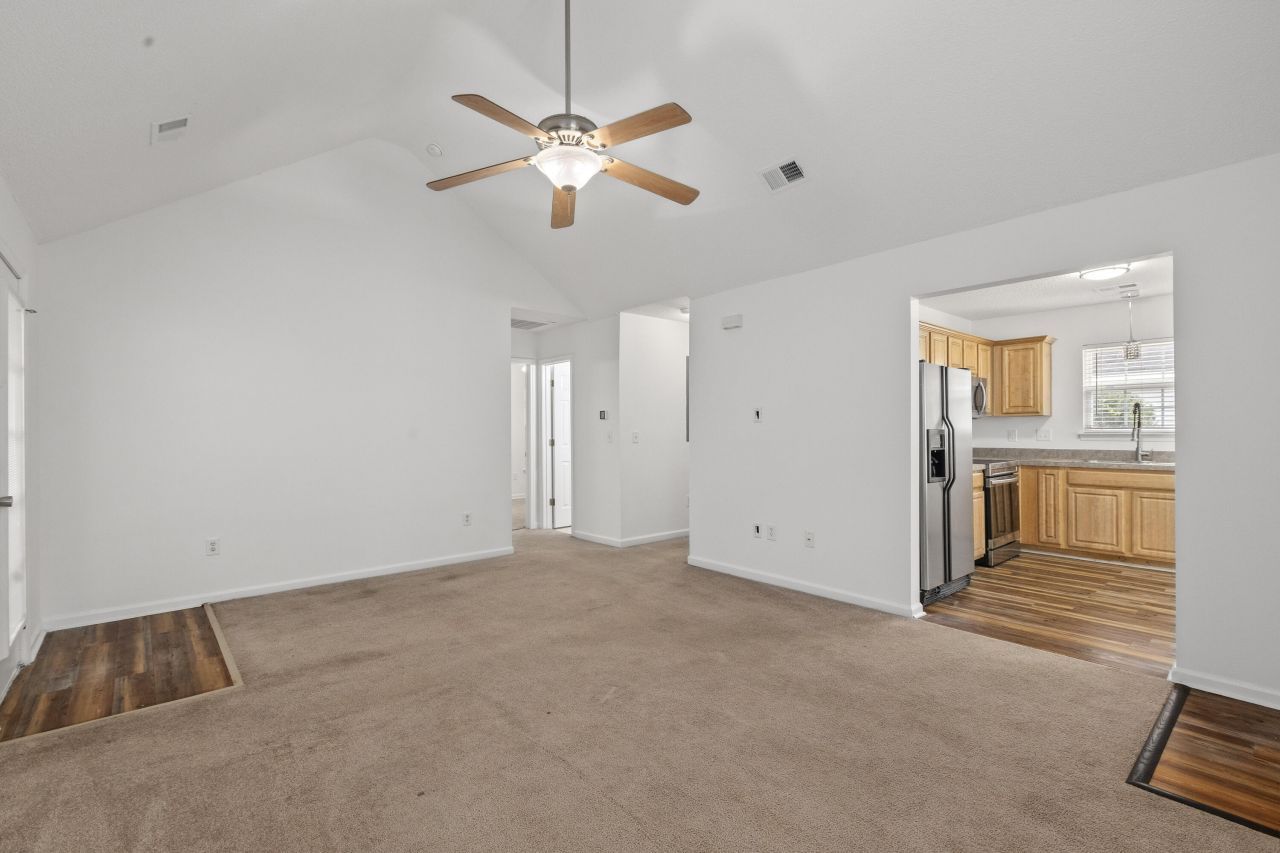 211 Bainsbury Lane Photo 4