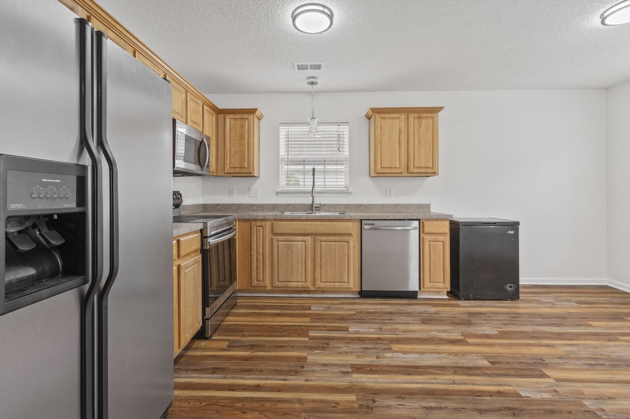 211 Bainsbury Lane Photo 7