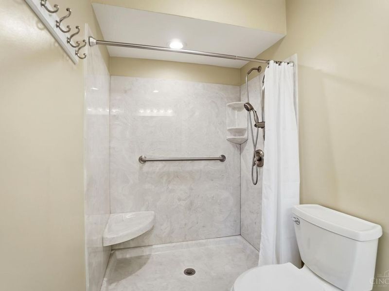 10432 Hickory Point Drive, Blue Ash, OH 45242 Photo 16