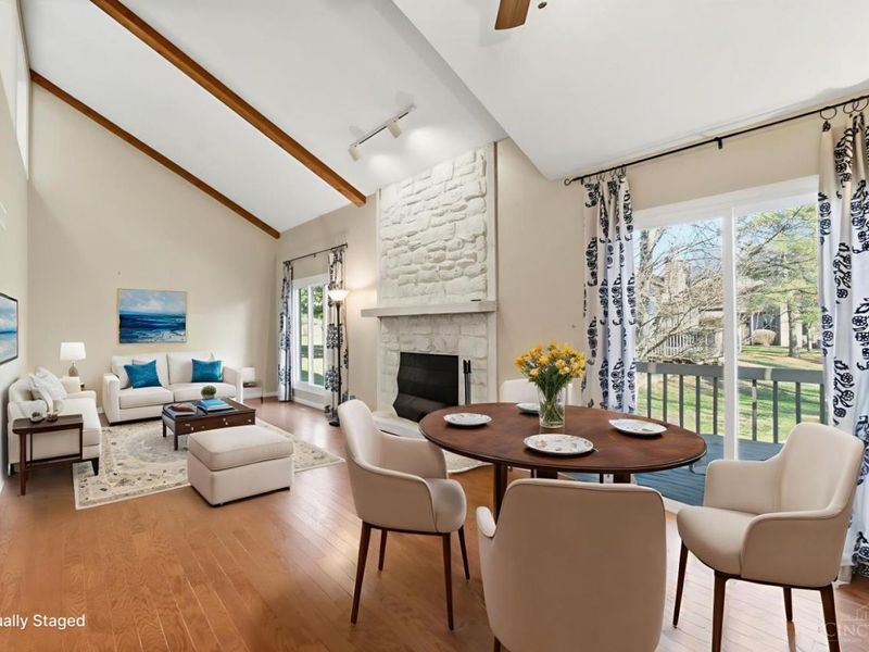 10432 Hickory Point Drive, Blue Ash, OH 45242 Photo 2