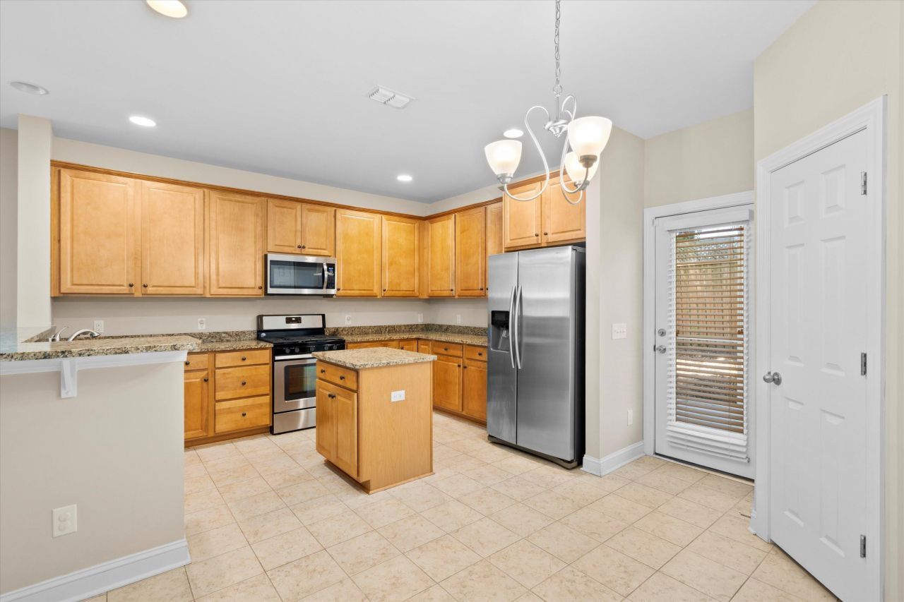 2930 Fontana Street Photo 5