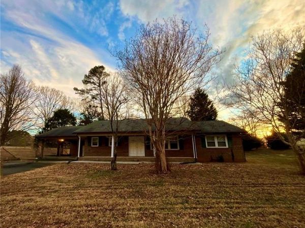6740 Doral Drive, Tobaccoville, NC 27050