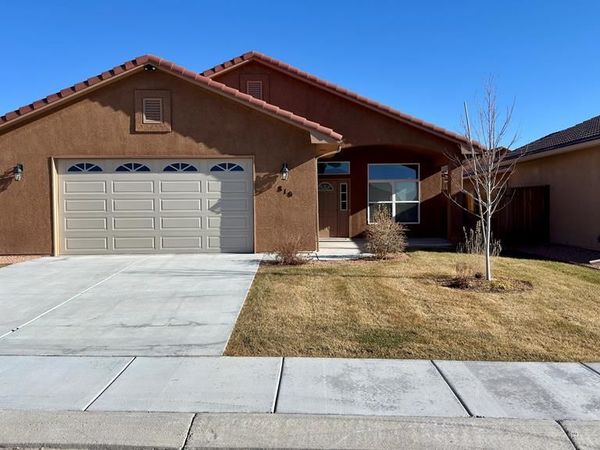 810 Thorncrest Dr, Pueblo, CO 81005